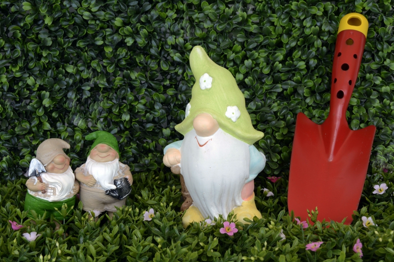 jardinerie-PIERLAS-min_garden-gnome-1404358